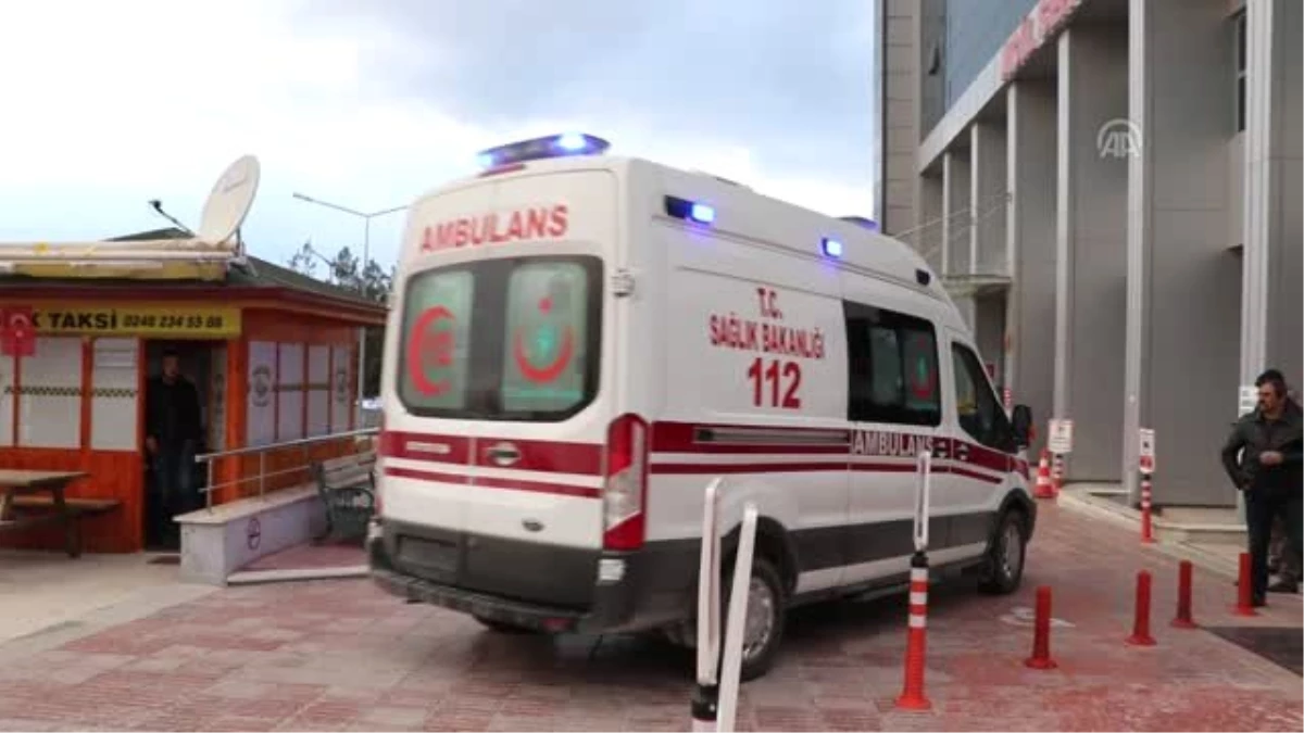 Burdur\'da Otomobil Şarampole Devrildi: 3 Ölü, 2 Yaralı