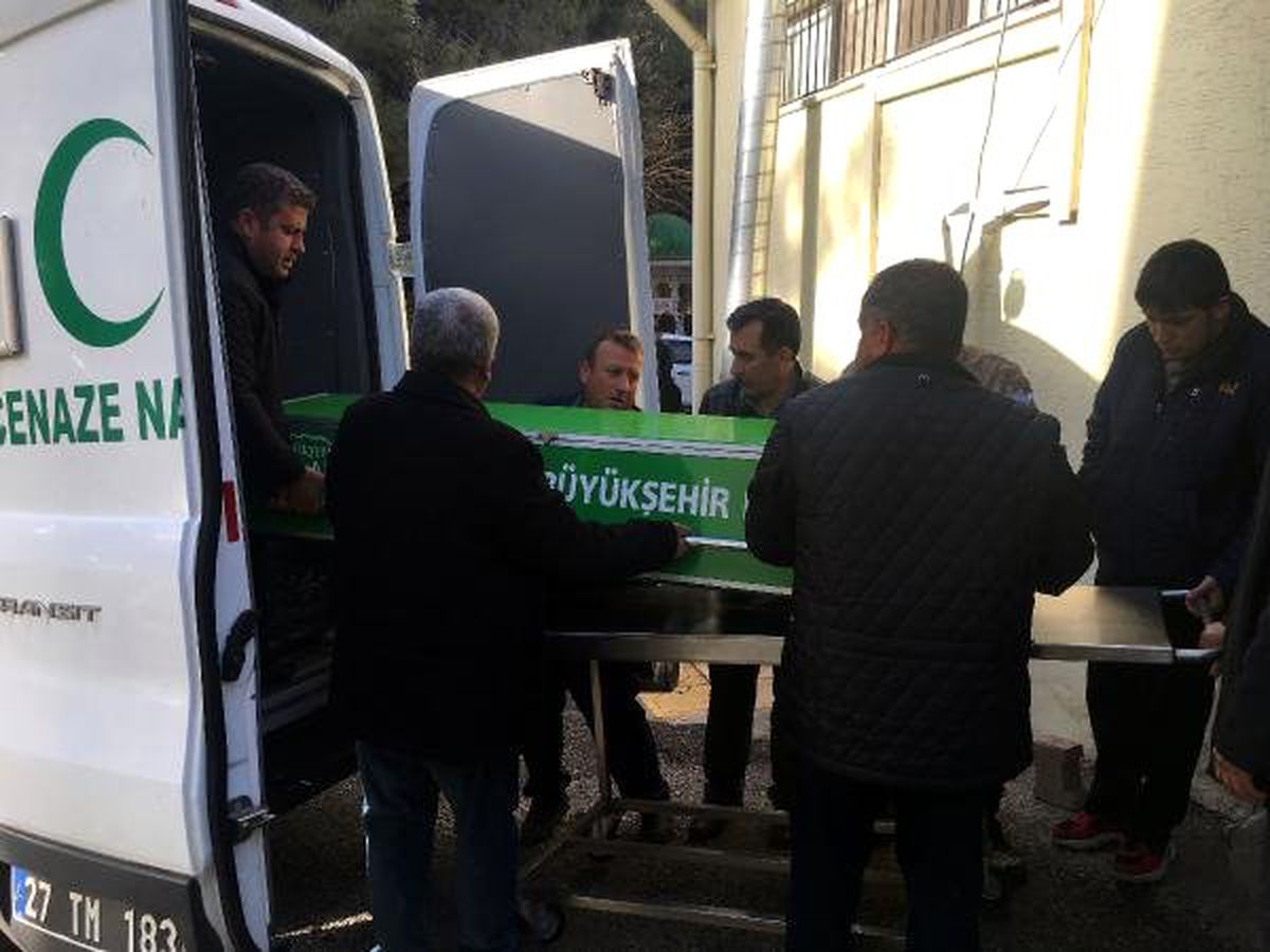 Dere Sularına Kapılan Otomobildeki 2 Kişiden Birinin Cesedi Bulundu (2)