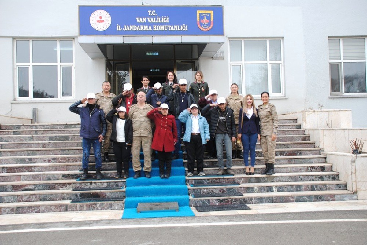 Engelsiz Yüreklerden Jandarmaya Ziyaret
