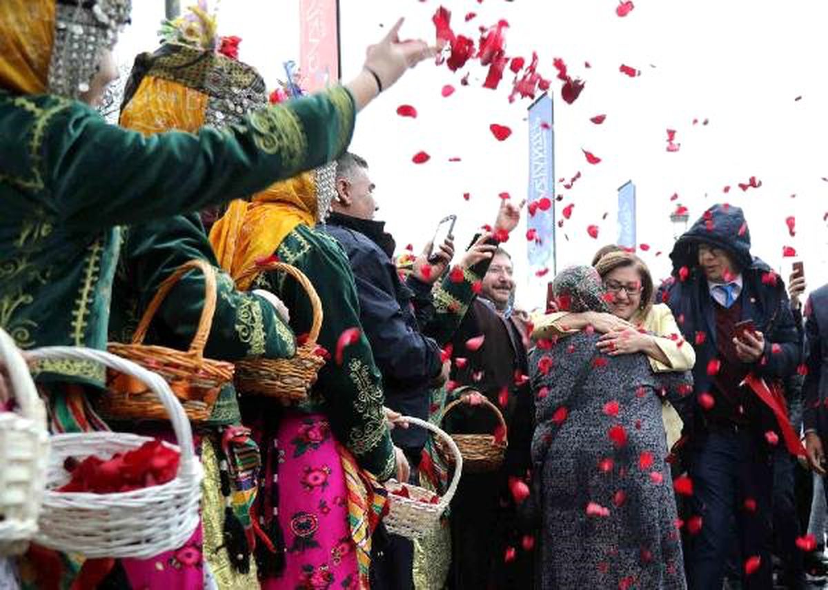 Fatma Şahin\'e Coşkulu Karşılama