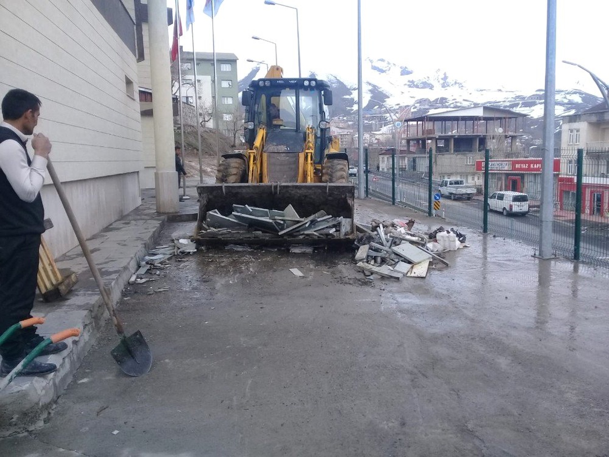 Hakkari Belediyesinden Bahar Temizliği