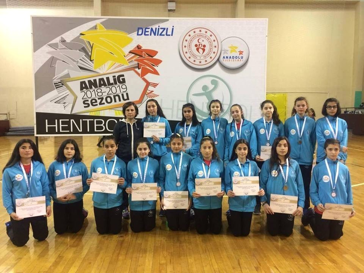Hentbol Analigde Kayseri Rüzgarı Esti