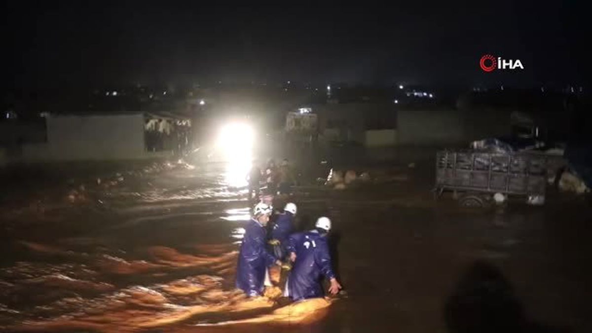 İdlib\'de Mülteci Kaplarını Sel Bastı- Çalışmalarda 5 Kişi Kurtarıldı