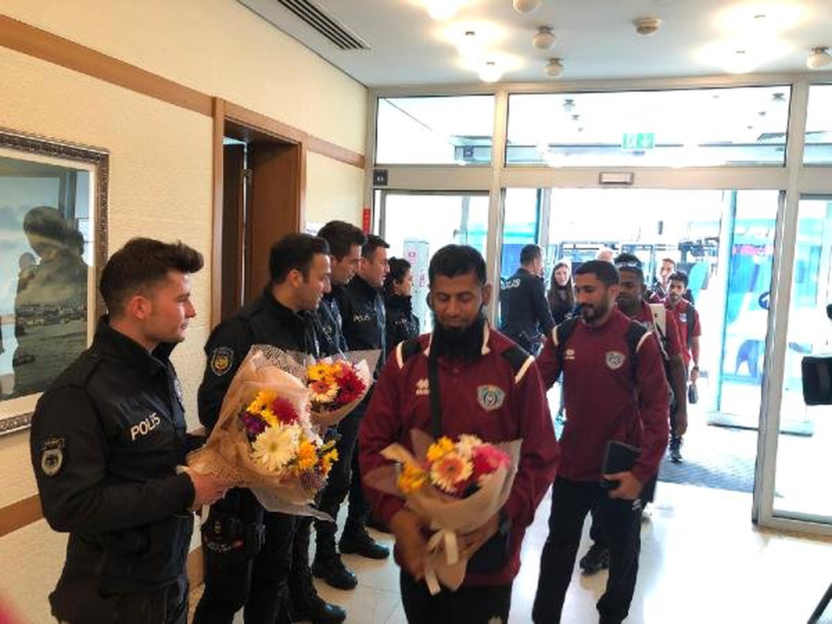 Katar Emniyet Milli Takımı Çiçeklerle Karşılandı