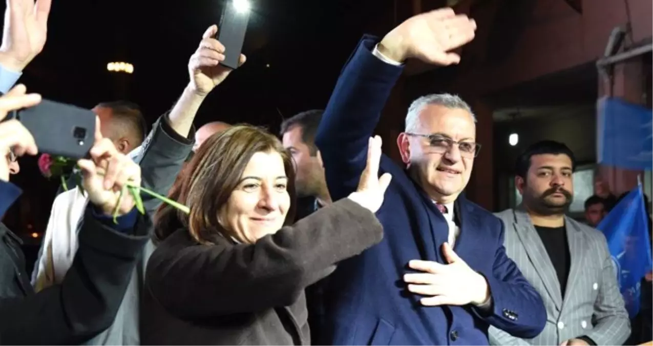 Keşan\'da AK Parti ve CHP Aynı Zamanda Zafer Yürüyüşü Yaptı, Kazananı 12 Oy Belirledi