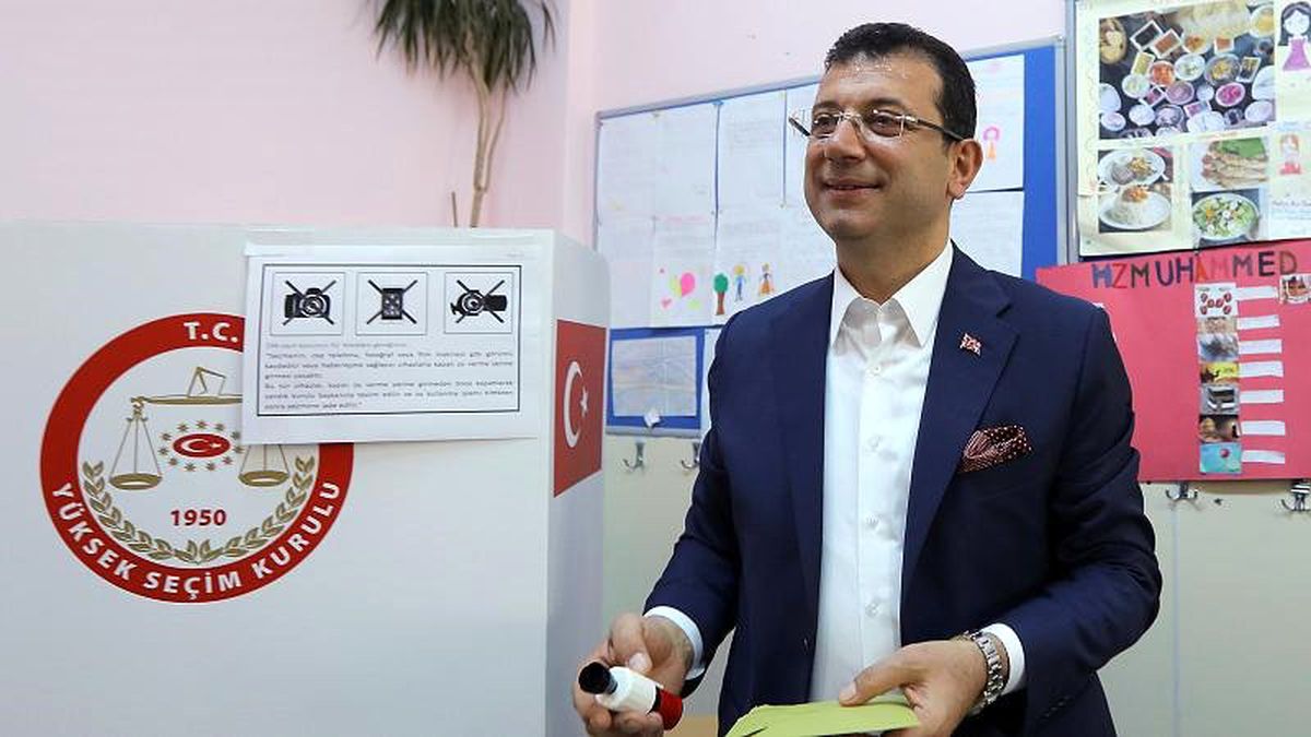 Öndeyiz\' Diyen İmamoğlu\'ndan Sonuçlar İçin \'Manipülasyon\' İddiası
