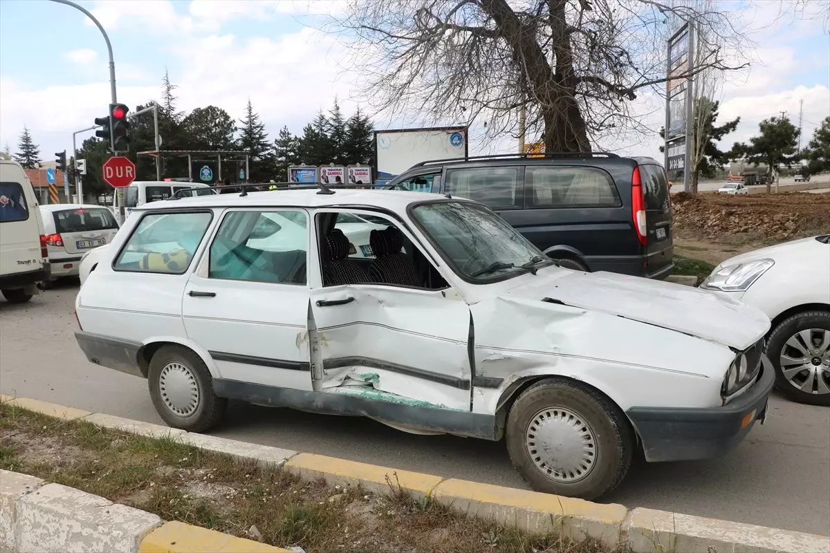 Sandıklı\'da Trafik Kazası: 1 Yaralı