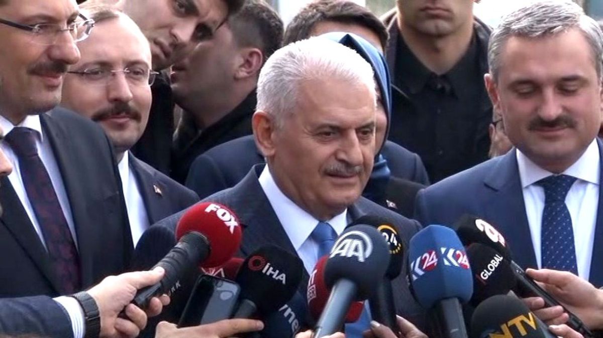 Seçilirsem Hizmet Ederim, Seçilemezsem Tebrik Ederim"