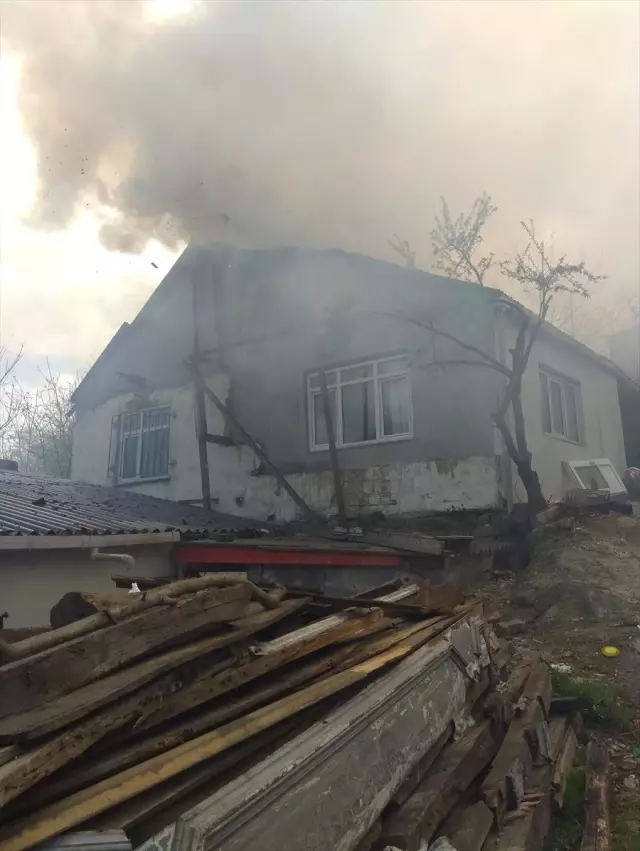 Sultangazi’de Gecekondu Yangını Son Dakika