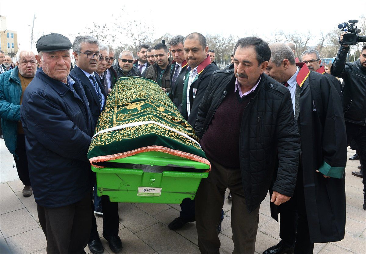 Uşak Barosu Başkanı Kargı\'nın Cenazesi Toprağa Verildi