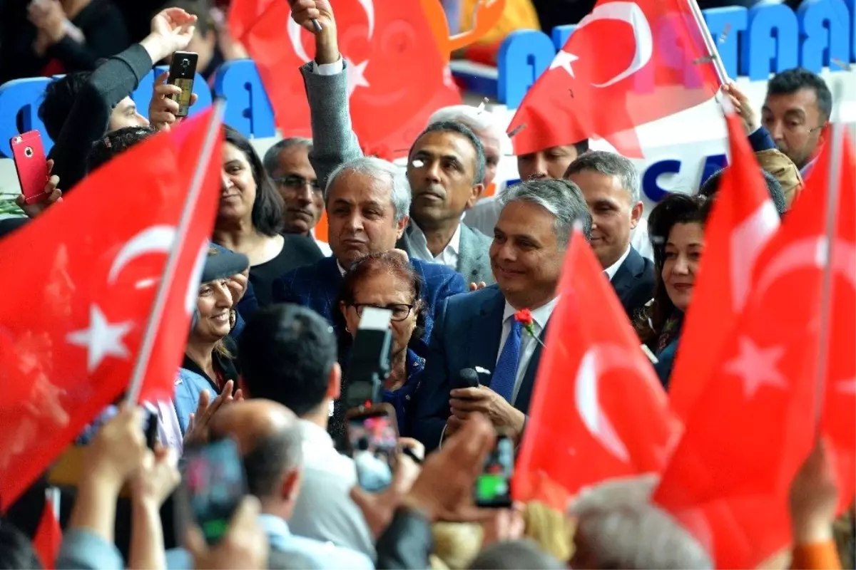 Uysal\'ı Yeni Dönemin İlk Gününde Komşuları Karşıladı