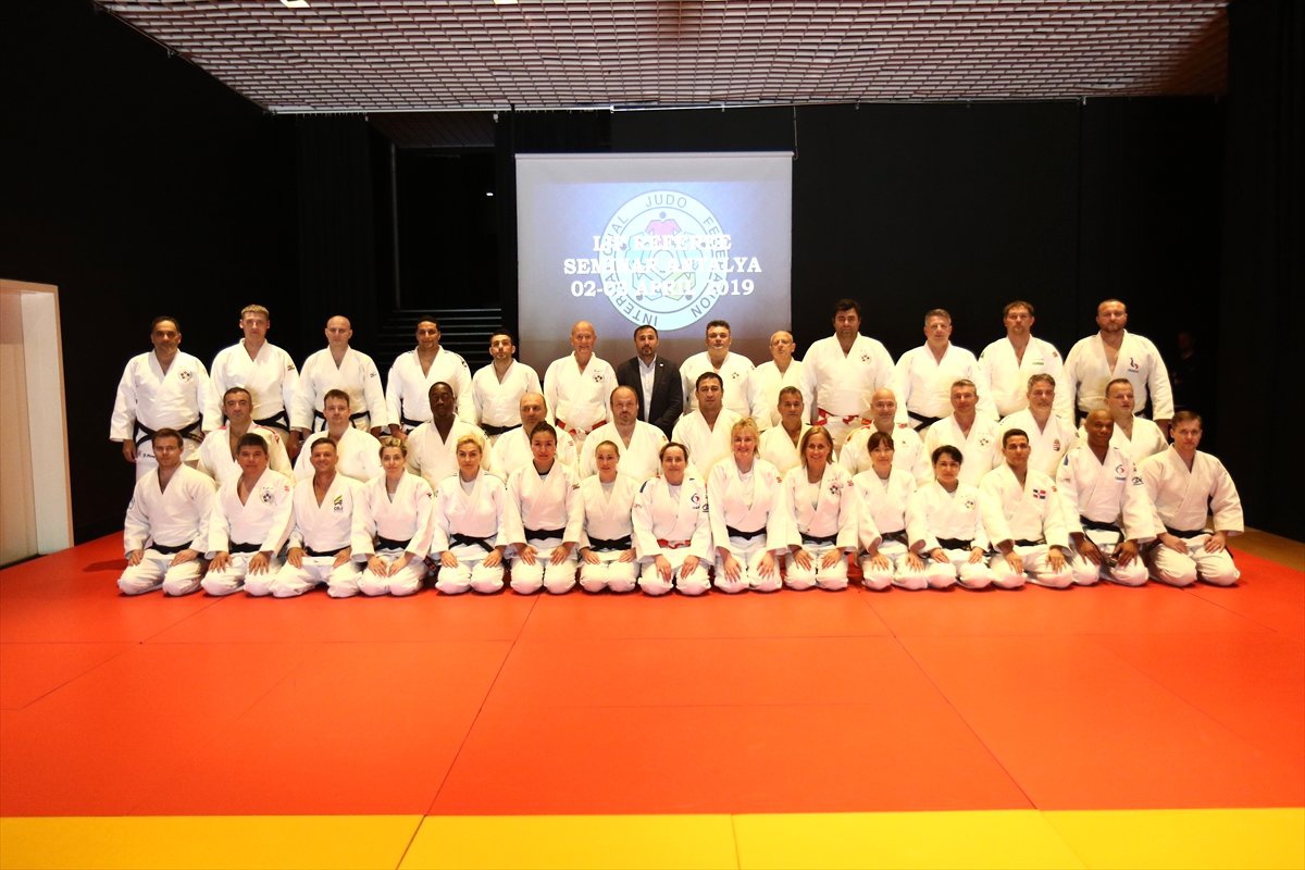2020 Tokyo Olimpiyatları\'nda Görev Alacak Judo Hakemleri Antalya\'da