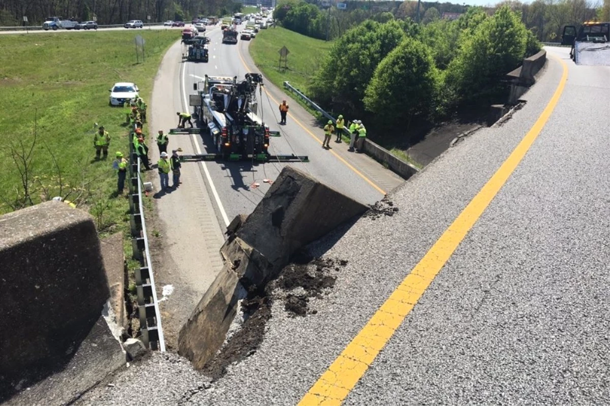 ABD\'de Otoyoldaki Beton Köprüde Çökme: 1 Yaralı