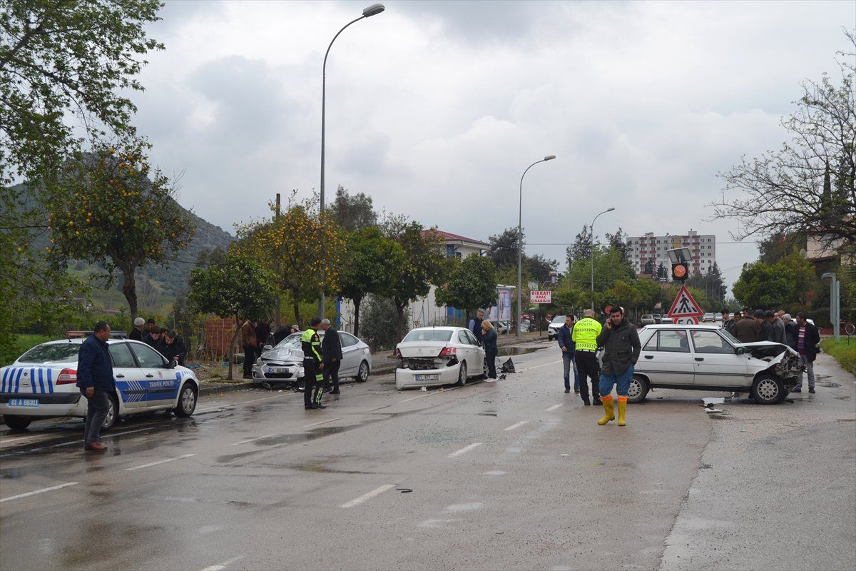 Adana\'da Trafik Kazası: 1 Yaralı