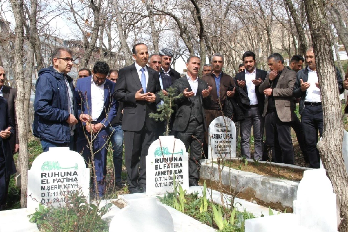 AK Parti\'den Seçilen Başkandan Budak\'ın Mezarına Ziyaret