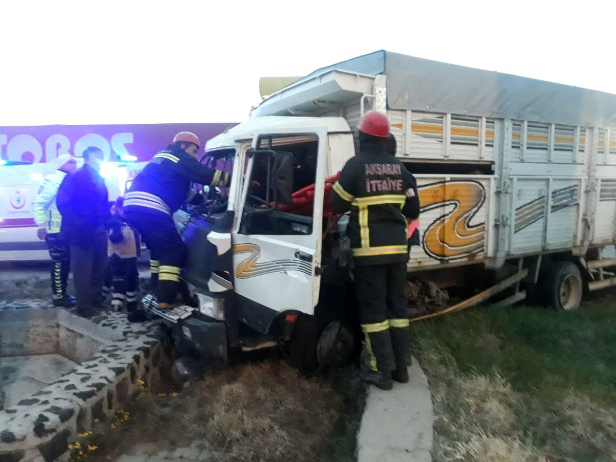 Aksaray\'da Zincirleme Trafik Kazası: 2 Yaralı