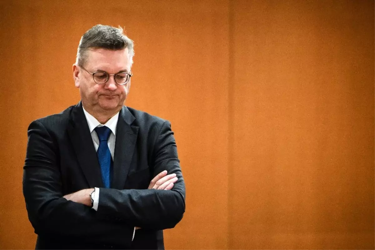 Almanya Futbol Federasyonu Başkanı Grindel İstifa Etti