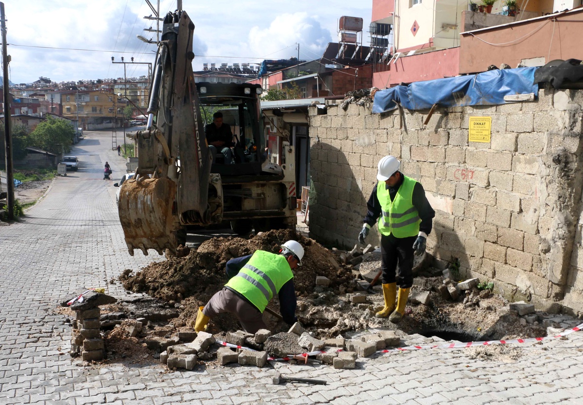 Altınçay\'da Çöken Kanal Hattı Yenilendi