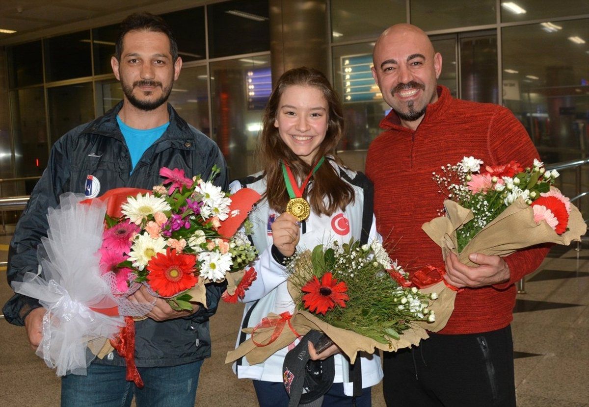Ayşe Begüm Onbaşı, Memleketi Manisa\'ya Döndü