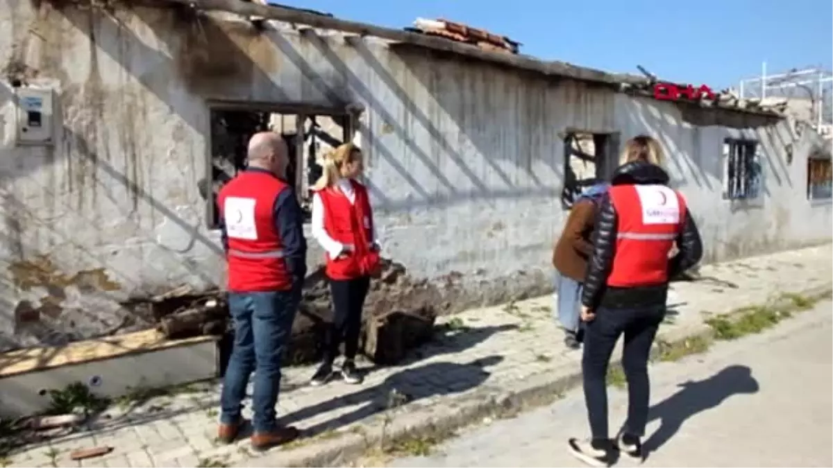 Balıkesir Evi Yanan Aileye, Kızılay Sahip Çıktı