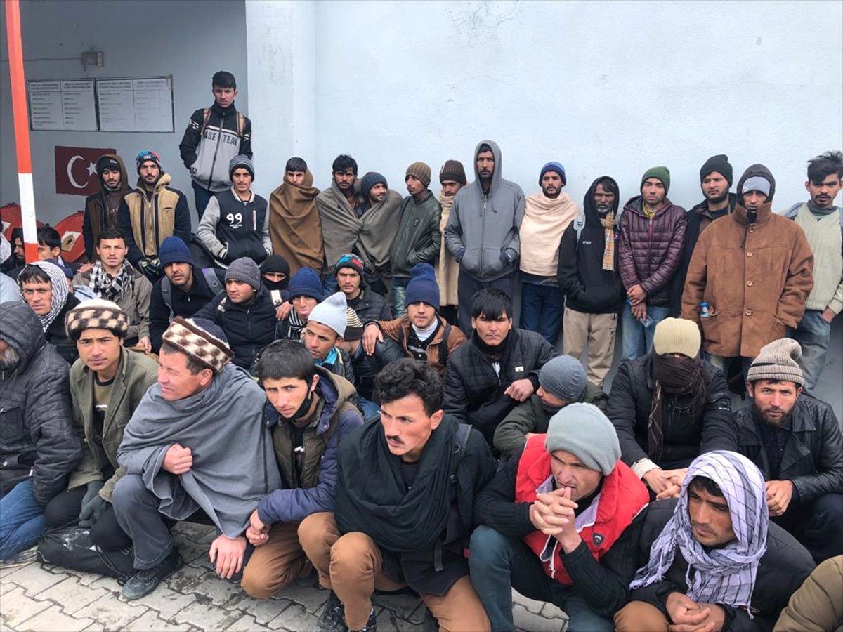 Başkale\'de 132 Düzensiz Göçmen Yakalandı