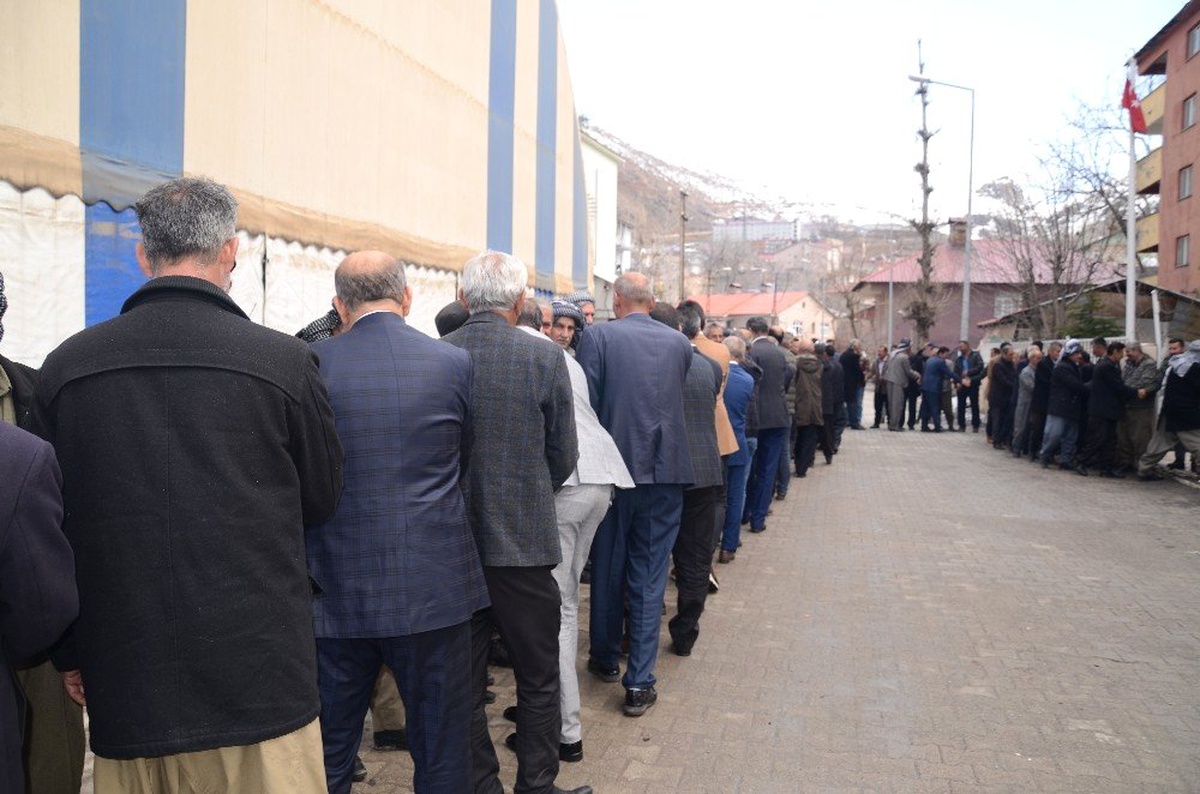 Beytüşşebap\'ta Ak Partili Vatandaşlar Seçim Zaferini Kutladı