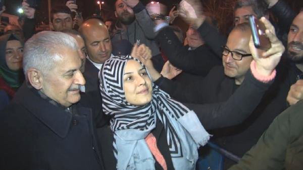 Binali Yıldırım, AK Parti İl Binasından Ayrıldı