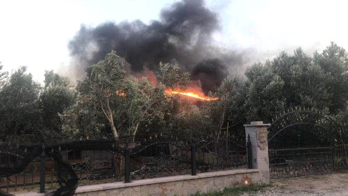 Çanakkale Assos Bölgesinde Otel Yangını (1)