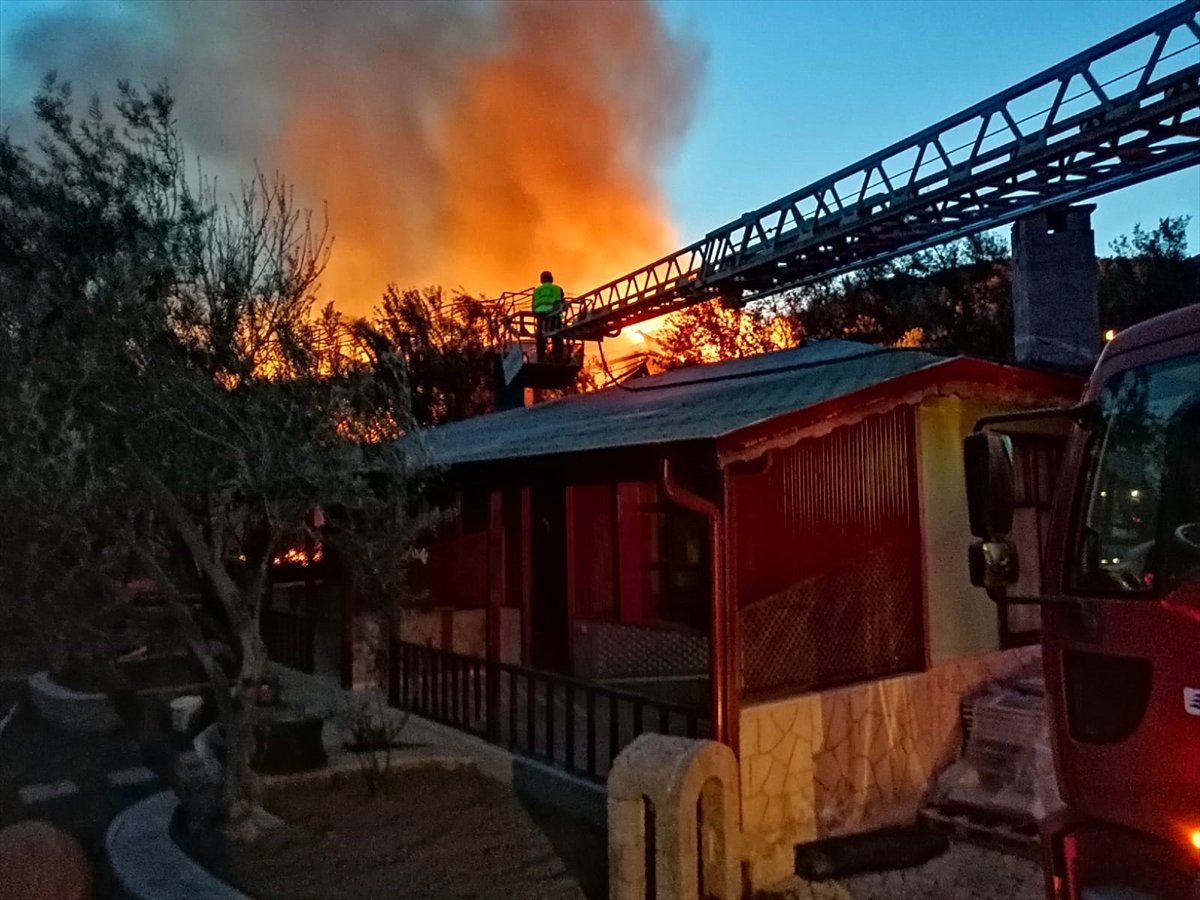 Çanakkale\'de Otel Yangını