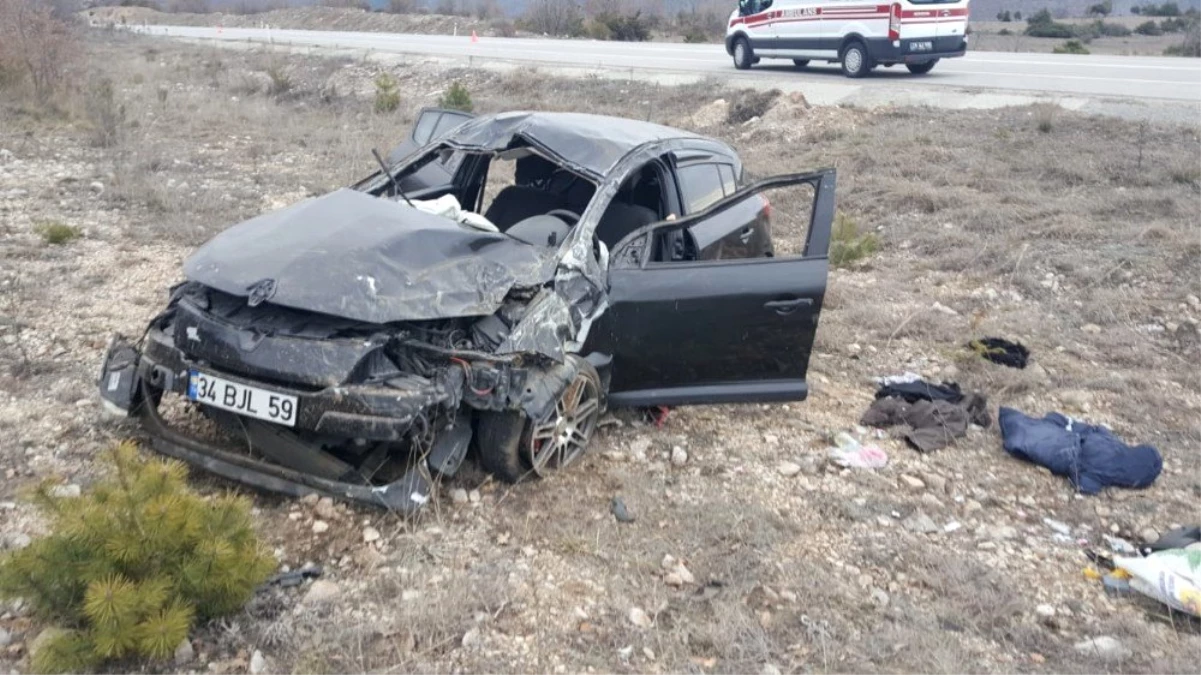 Çorum\'da Otomobil Takla Attı: 1 Ölü, 2 Yaralı