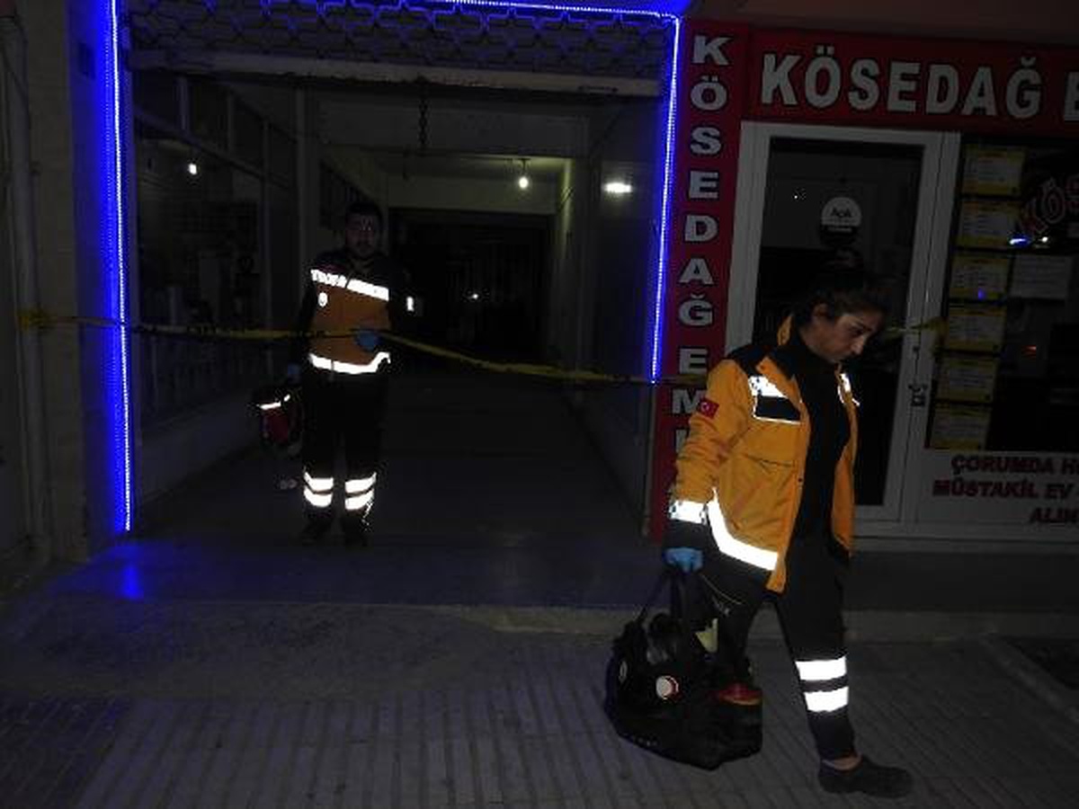 Dernek Lokalinde Tartıştığı Arkadaşını Öldürdü
