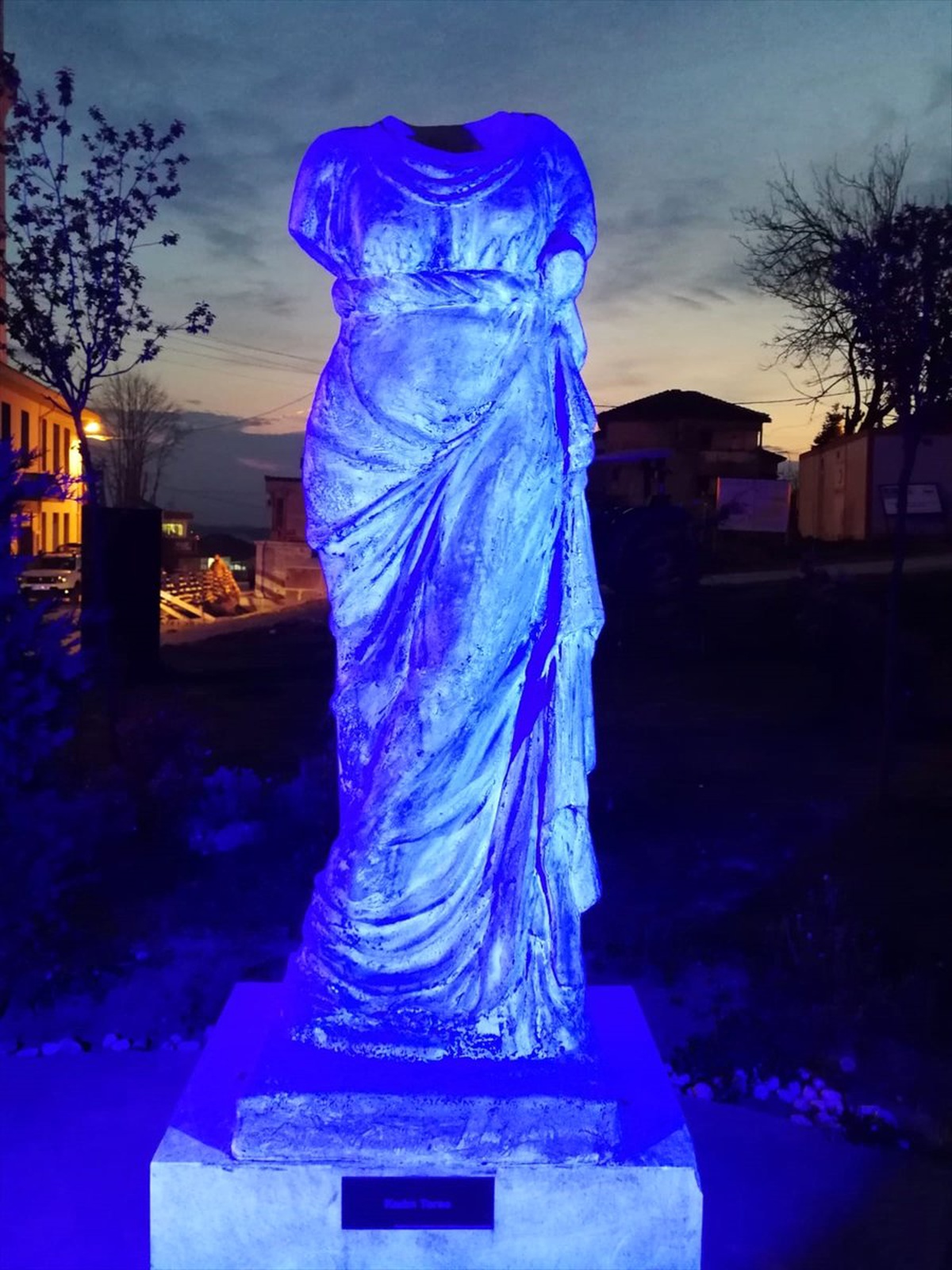 Düzce\'nin Tarihi Yerleri Otizm İçin Maviye Büründü