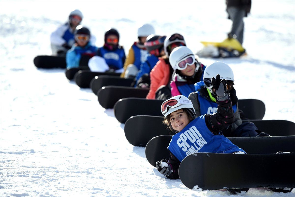 Erciyes\'te 2 Bin Çocuk Kayak Eğitim Aldı