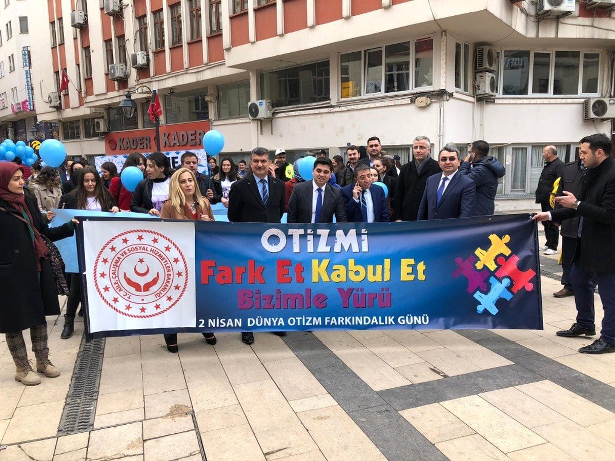 Fatsa\'da \'2 Nisan Dünya Otizm Farkındalık Günü\' Yürüyüşü