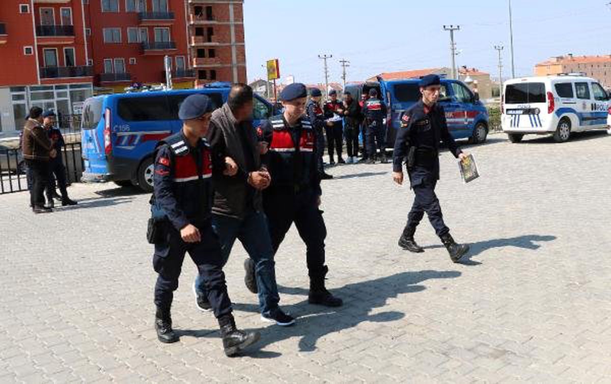 Fetö Şüphelisi Eski Emniyet Müdürü ve Akademisyen Sınırda Yakalandı