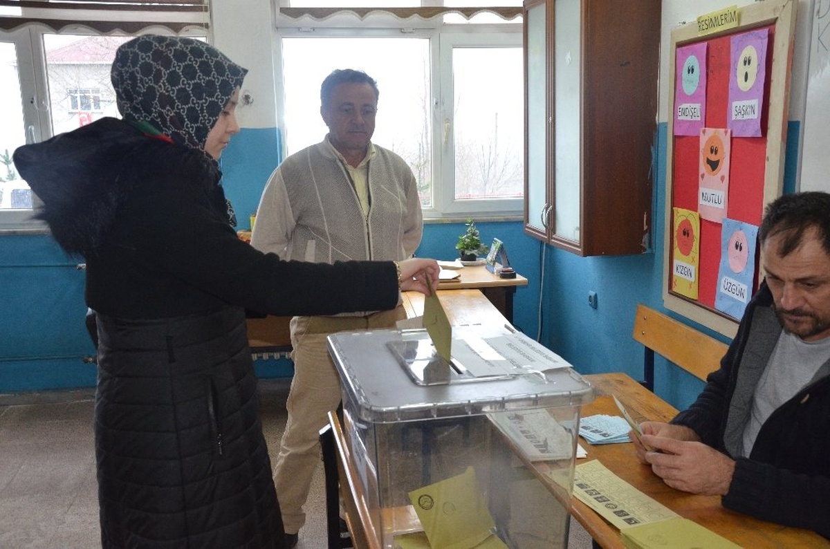 Finike\'de 17 Sandıkta Tekrar Sayım Yapılacak