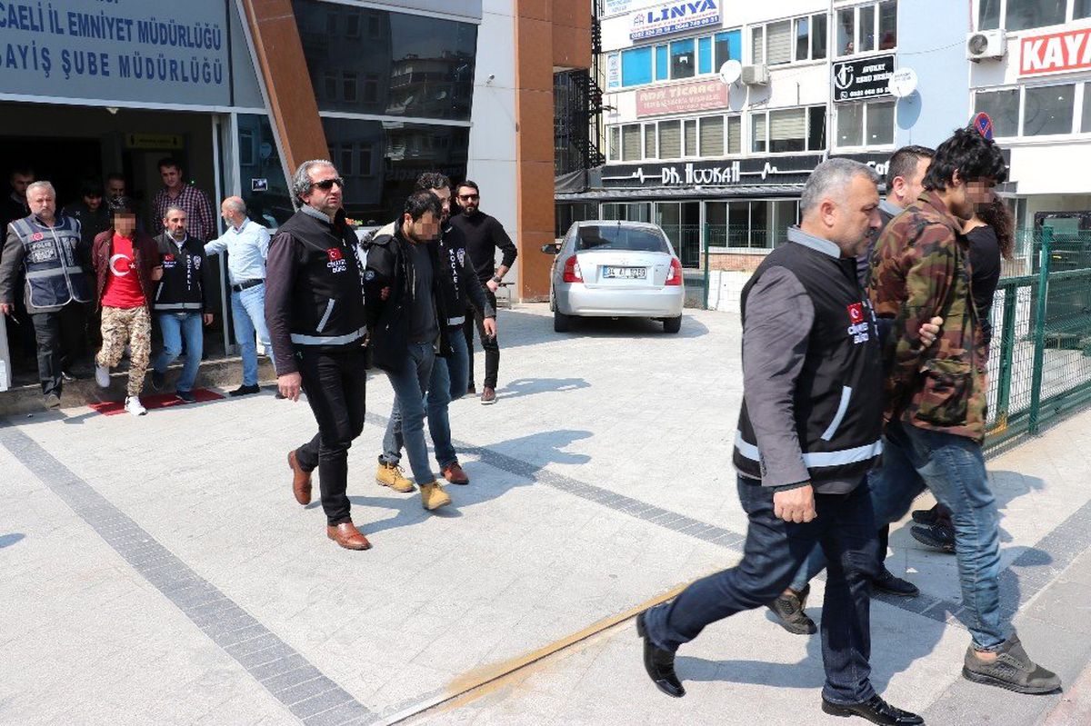 Gebze\'deki Bıçaklı 5 Gaspçı Tutuklandı