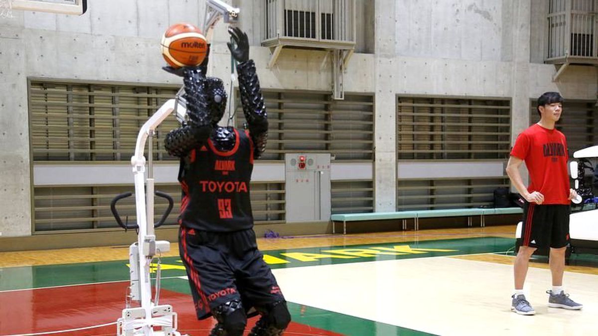 Gerçek \'3\'lük Makinesi\': Stephen Curry\'den Bile İyi Üçlük Atan Robot (Video)