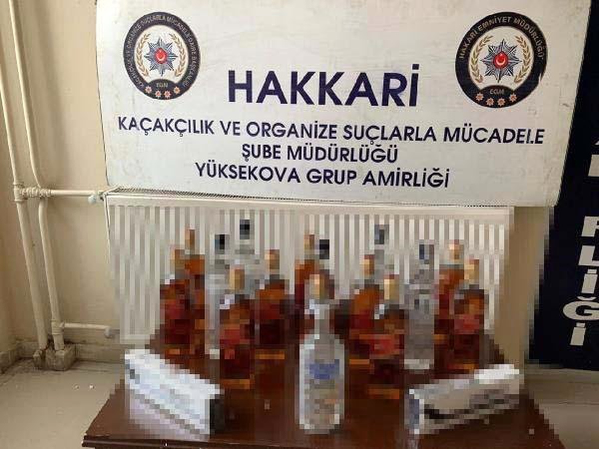 Hakkari\'de Kaçak Sigara, İçki, Çay ve Ayakkabı Ele Geçirildi