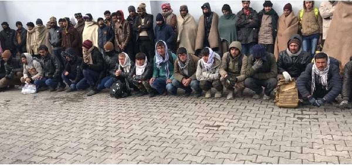 İran Sınırında 132 Kaçak Göçmen Yakalandı