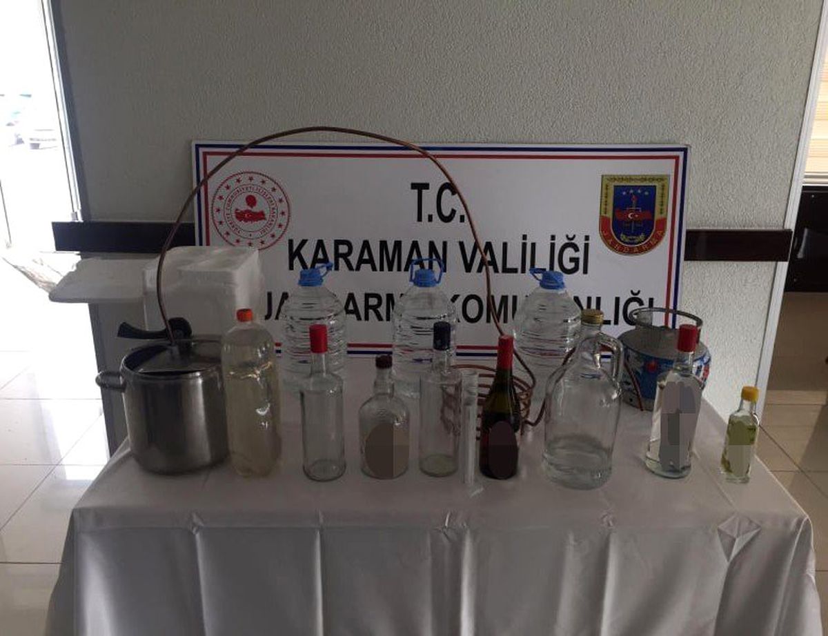 Jandarmadan Kaçak Alkol Operasyonu: 2 Gözaltı