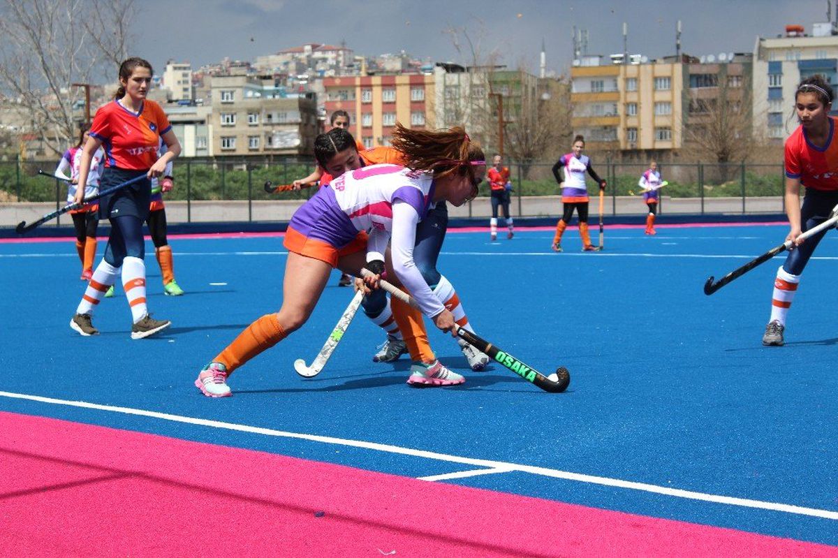 Kadın Hokeycilerden Farklı Başlangıç