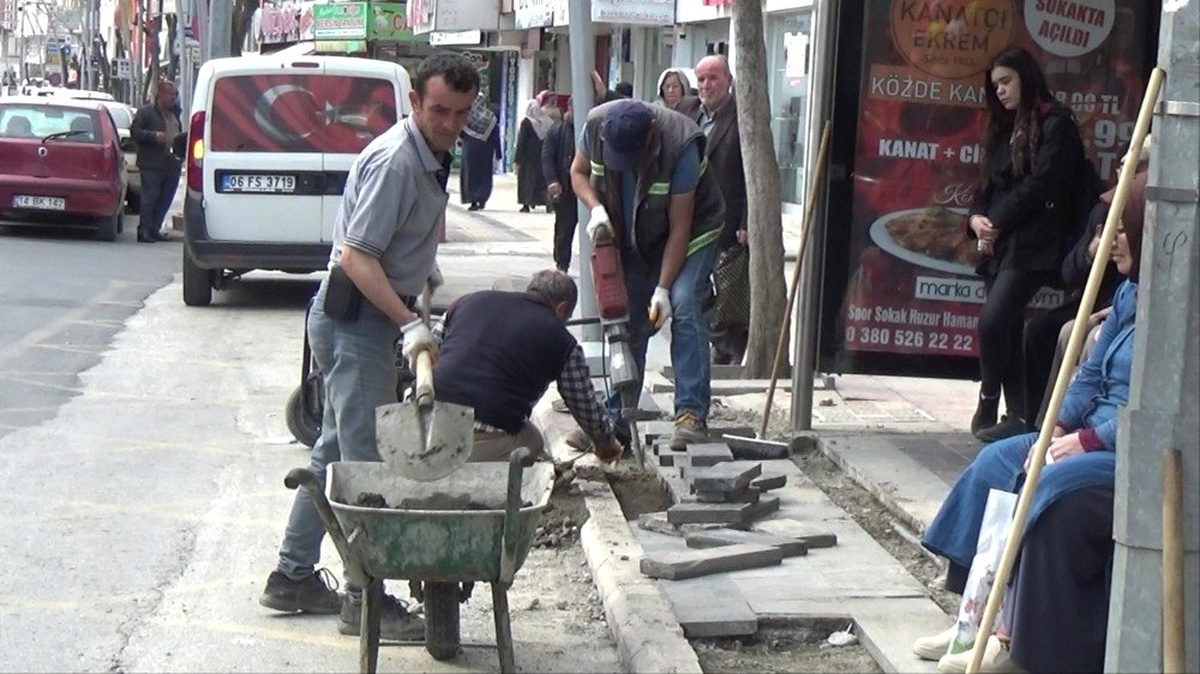 Kaldırımlarda Bakım ve Onarım Çalışması Başladı