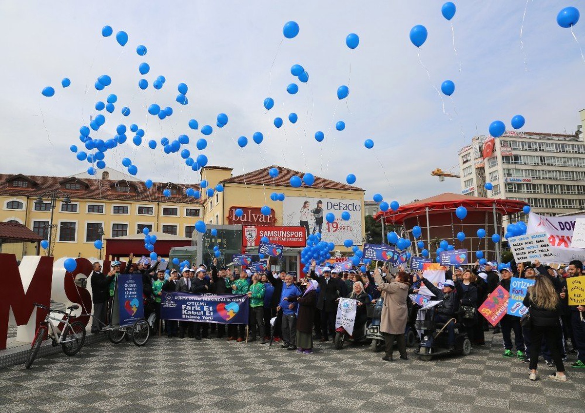 Mavi Balonlar Otizmliler İçin Gökyüzüne Bırakıldı