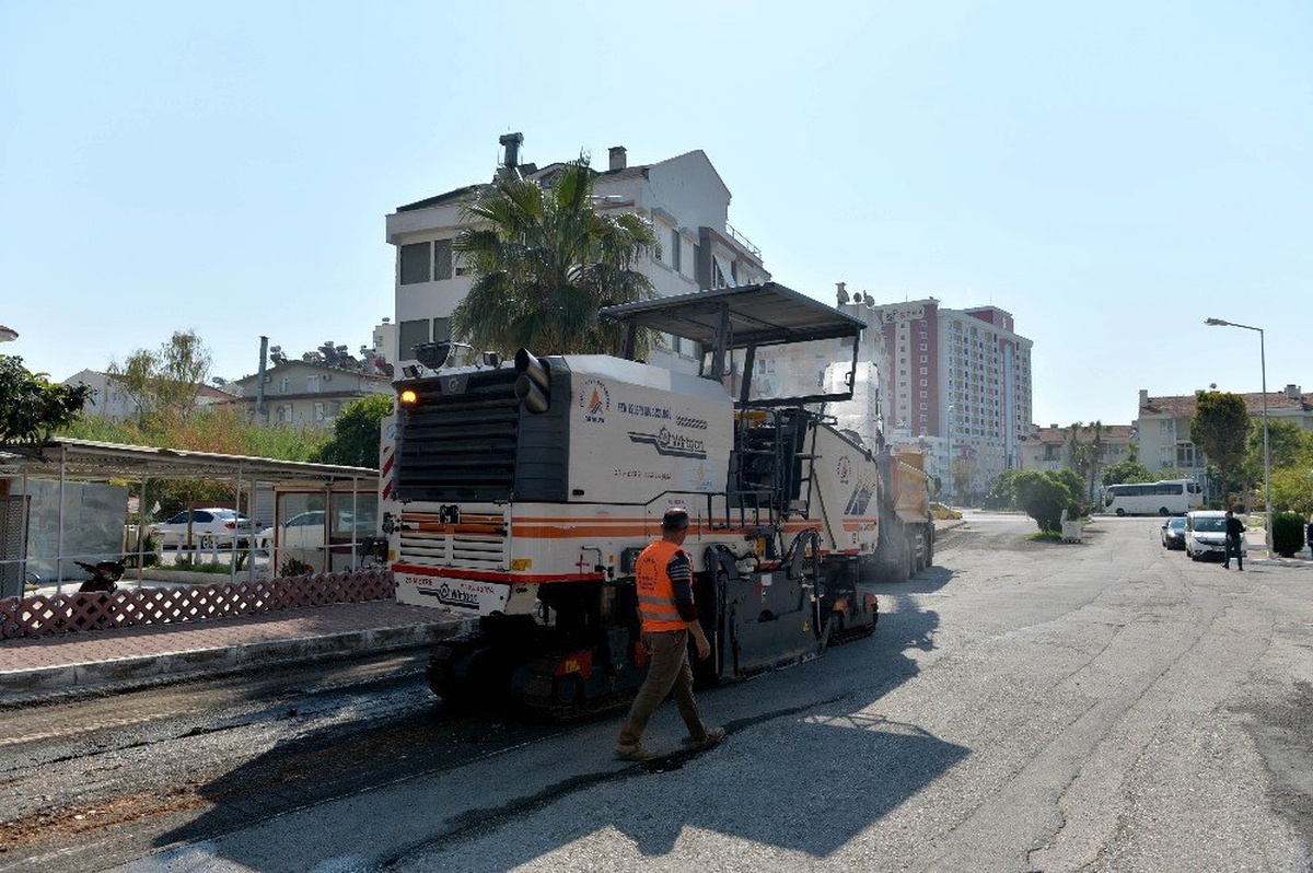 Muratpaşa\'da Yeni Dönemin İlk Çalışması Güzeloba Mahallesi\'nde