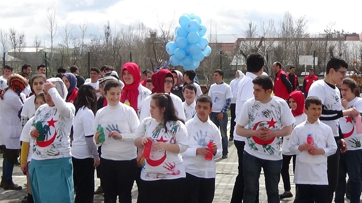 Muş\'ta 2 Nisan Otizm Farkındalık Günü Etkinliği