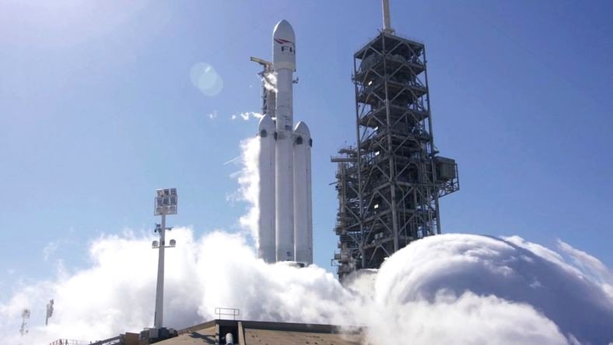 Nasa Yöneticisine Göre Ay\'a Falcon Heavy Roketini Kullanarak Ayak Basmak Mümkün