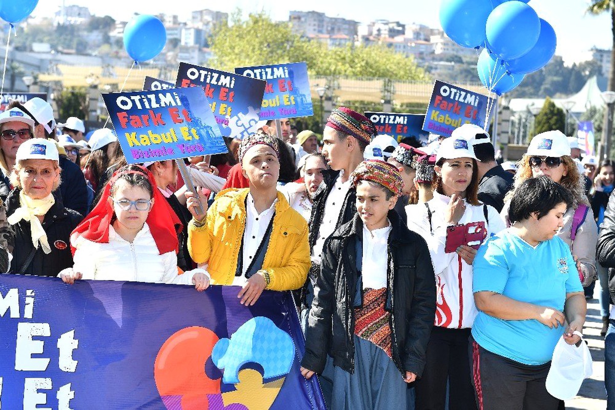 Otizm Farkındalık Günü\'nde Renkli Etkinlikler