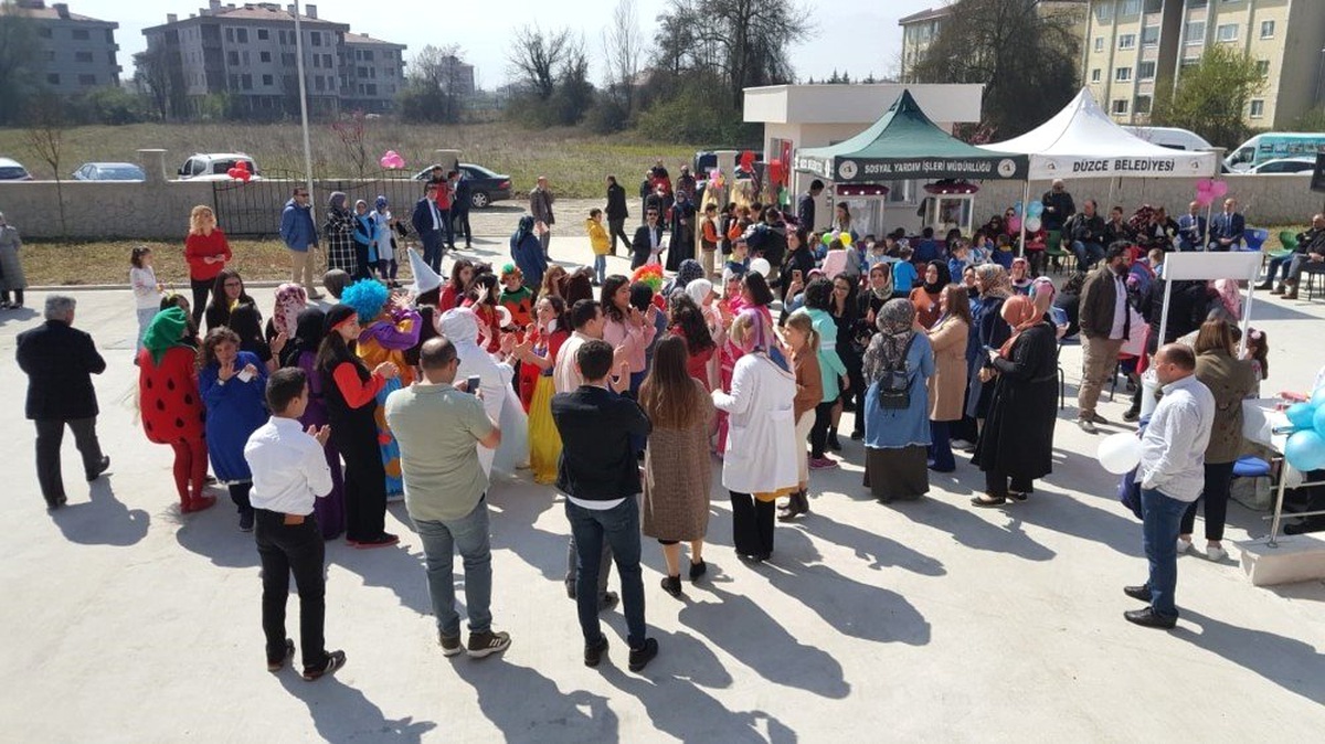 Otizm Farkındalık Günün Kutladılar