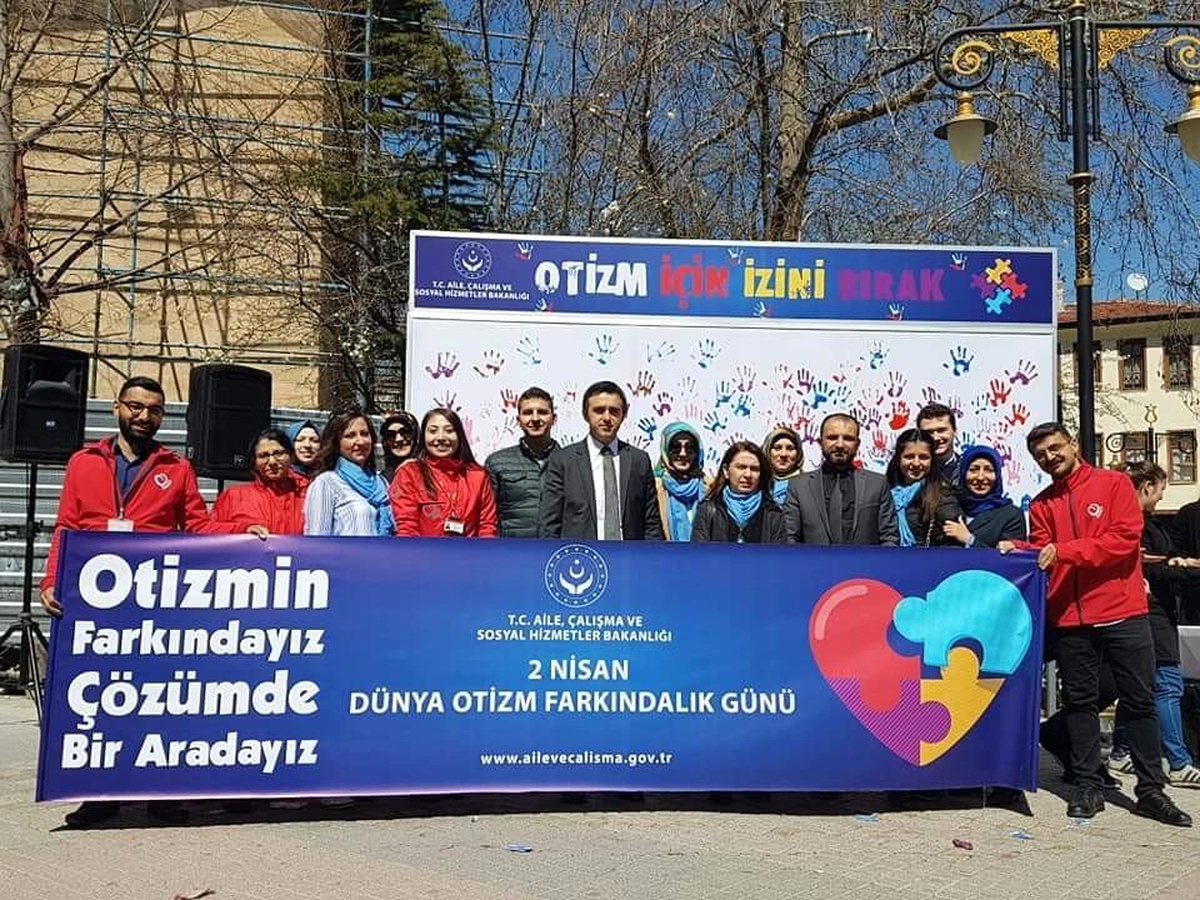 Otizme Farkındalık İçin El İzi Bıraktılar